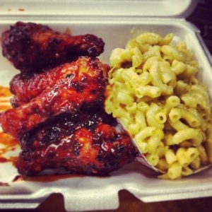 Wings and Mac & Cheese from Wing'n It Food Truck